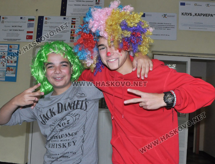 Вампири и вещици в „Смирненски“ за Хелоуин