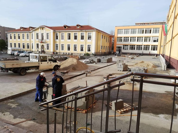 Никола Чанев: Лошо планиране на местната власт бави ремонтите на училищата!