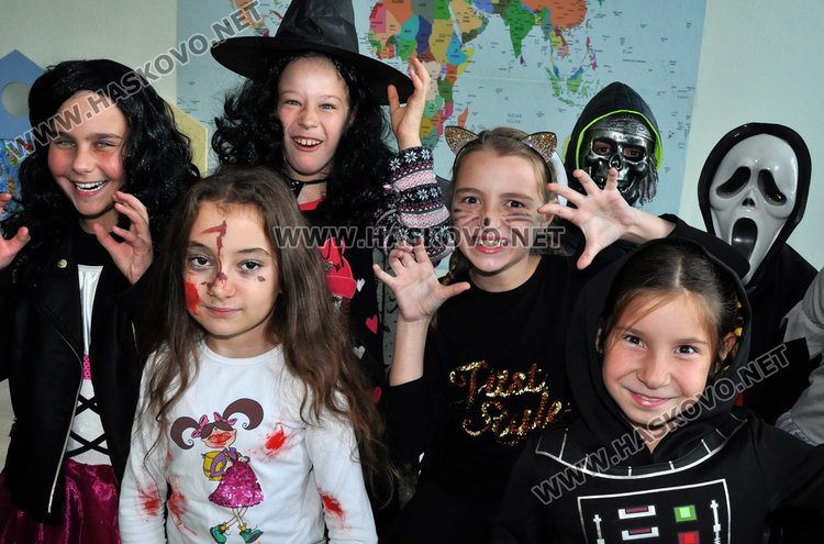 Вампири и вещици в „Смирненски“ за Хелоуин