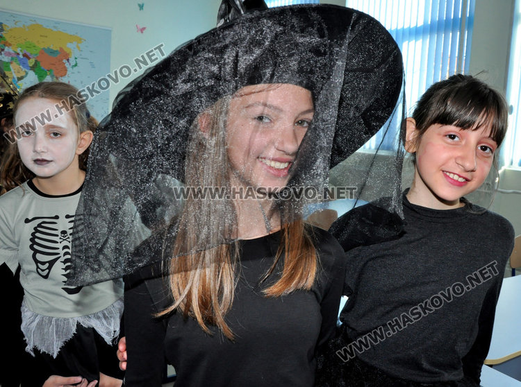 Вампири и вещици в „Смирненски“ за Хелоуин