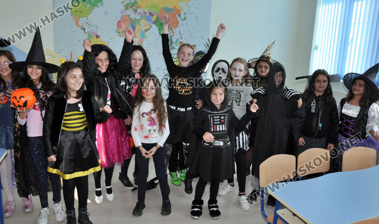 Вампири и вещици в „Смирненски“ за Хелоуин