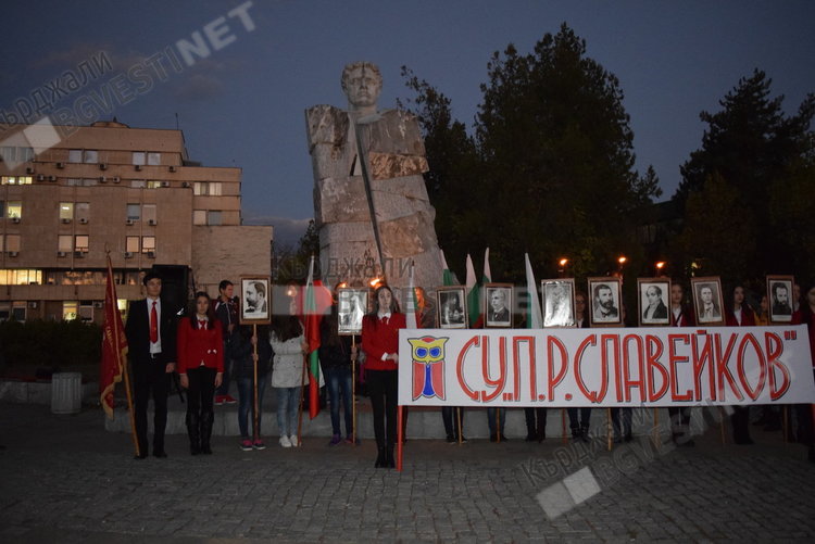 Посрещаме Деня на народните будители с концерт днес