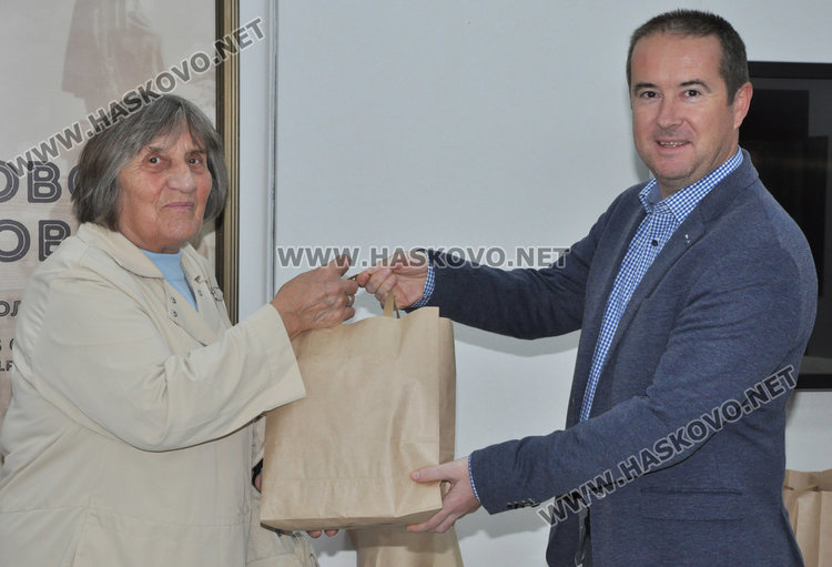 15 читалища получиха книги от музея за Деня на будителите