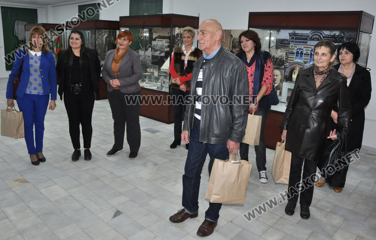 15 читалища получиха книги от музея за Деня на будителите