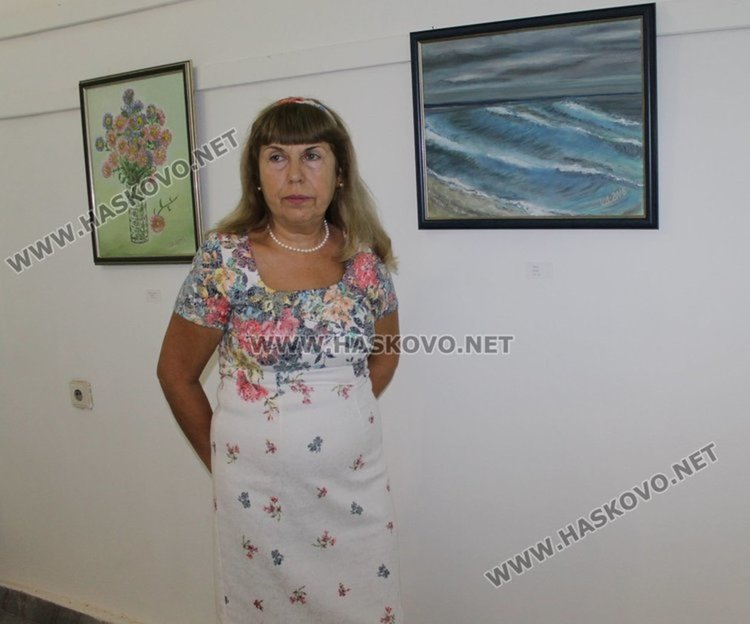Димитровградчанка открива четвърта самостоятелна изложба в КДК 