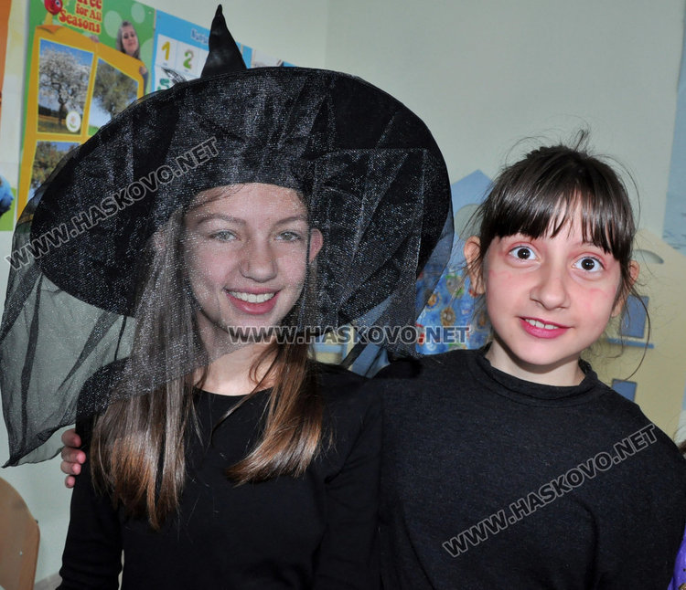 Вампири и вещици в „Смирненски“ за Хелоуин