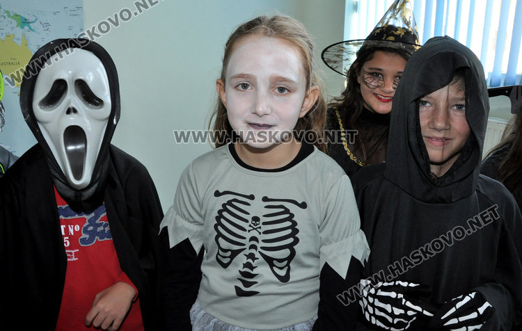 Вампири и вещици в „Смирненски“ за Хелоуин