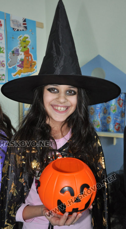 Вампири и вещици в „Смирненски“ за Хелоуин