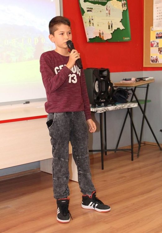 ОУ „П.Славейков“ с конкурс-рецитал за Денят на народните будители