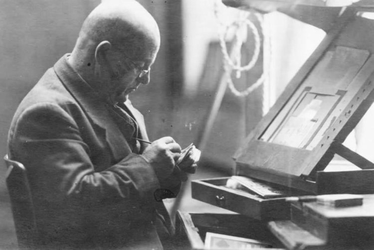 Откриват паметна плоча на фотографа Крум Савов, изложба с негови снимки пред библиотеката