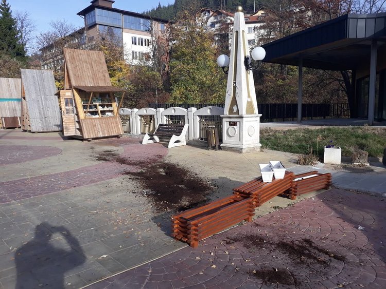 Разкриха вандалите, вилнели след Хелоуинско парти в центъра на Смолян 