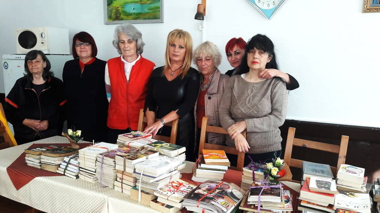 Читалището в Соколовци получи дарение от 150 книги от български и чужди автори