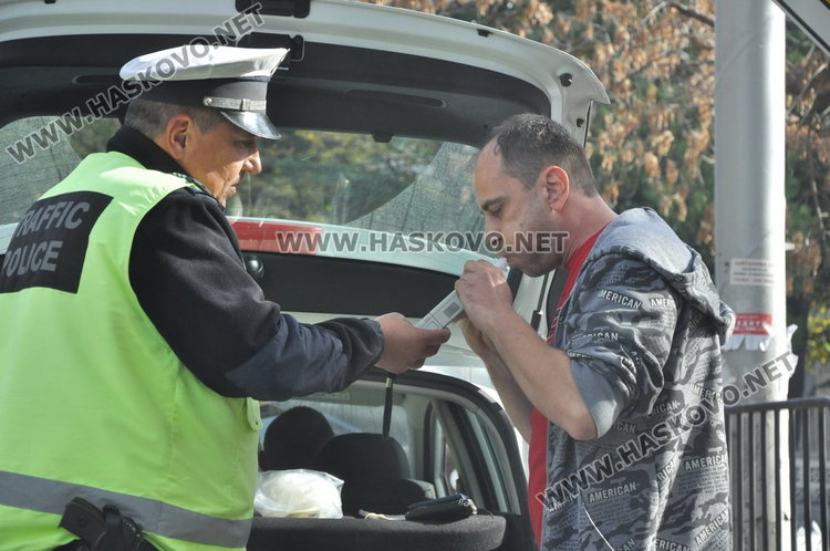 Неизвестен шофьор блъсна Ситроен и избяга