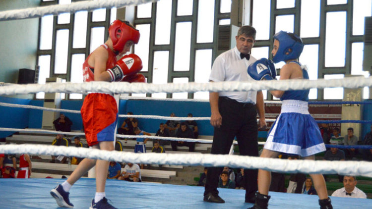 Веселина Тихомирова откри бокс шампионата в Кърджали