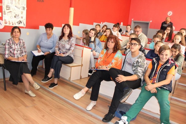 ОУ „П.Славейков“ с конкурс-рецитал за Денят на народните будители