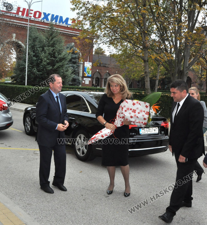 Илияна Йотова към бизнеса: Внимавайте с вноса на работна ръка отвън