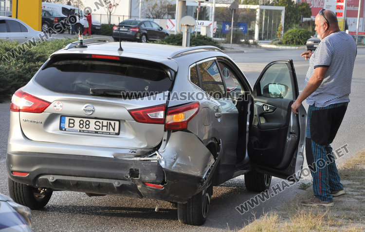 Кърджалийско БМВ се заби в джипа на лутащ се румънец