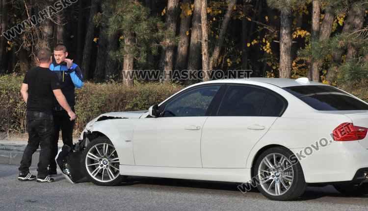 Кърджалийско БМВ се заби в джипа на лутащ се румънец