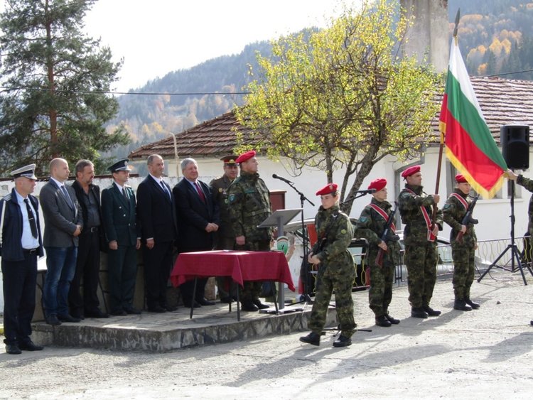 Новите воннослужещи положиха клетва днес в 101 Алпийски полк