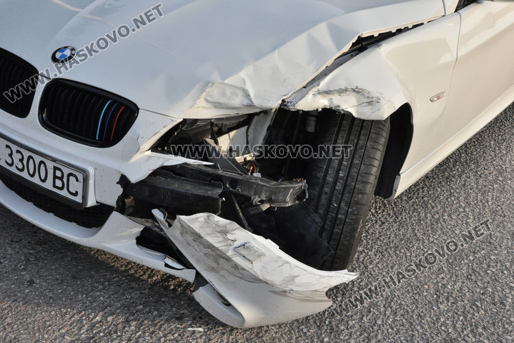 Кърджалийско БМВ се заби в джипа на лутащ се румънец