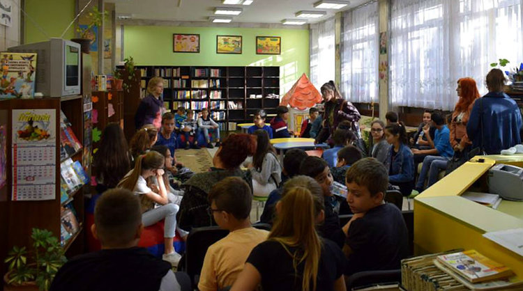 Беседата на Теодора Кузманова, библиотекар в Детския отдел. Снимки: ГБ "Паисий Хилендарски".