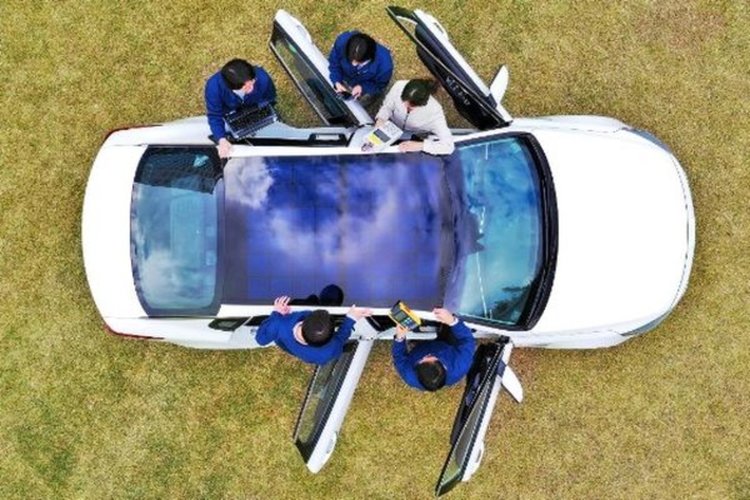 Kia слага слънчеви панели на автомобилите си