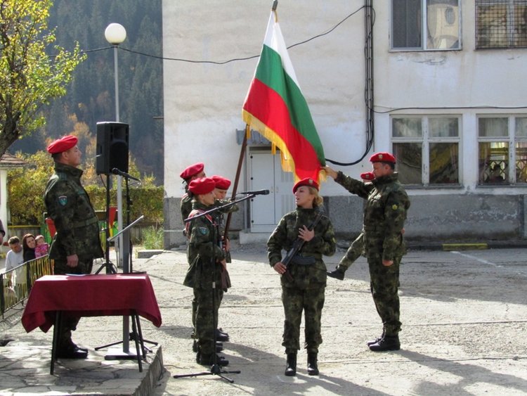 Новите воннослужещи положиха клетва днес в 101 Алпийски полк