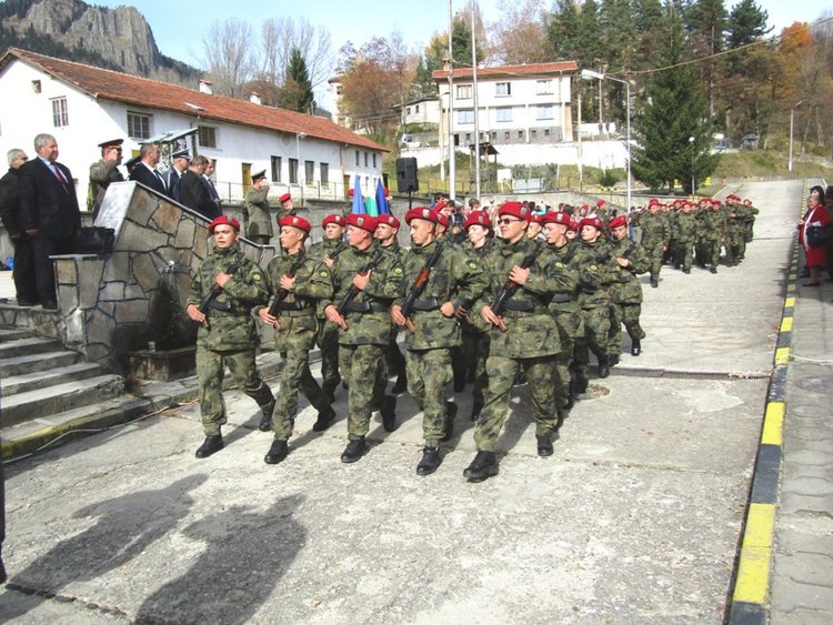 Новите воннослужещи положиха клетва днес в 101 Алпийски полк