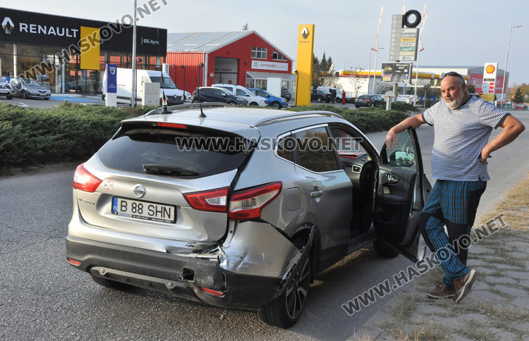 Кърджалийско БМВ се заби в джипа на лутащ се румънец