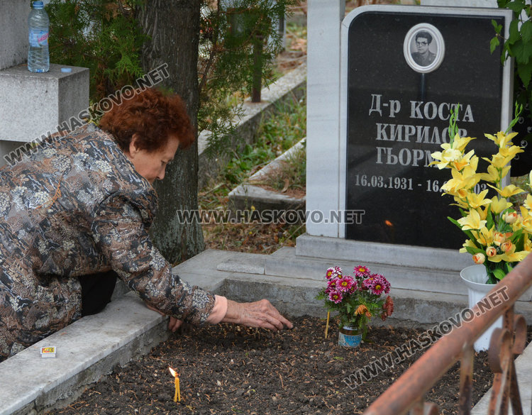 Хасковлии с почит към мъртвите на Архангелова задушница