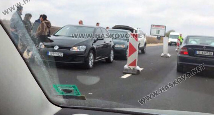 Верижна катастрофа по ремонтиращия се път край Хасково