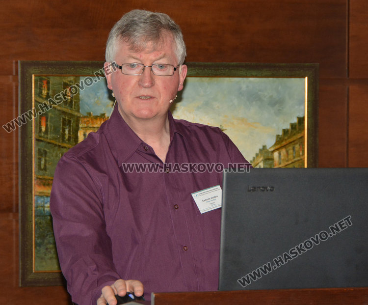 Установен е контакт с извънземна цивилизация, обяви Имън Ансбро