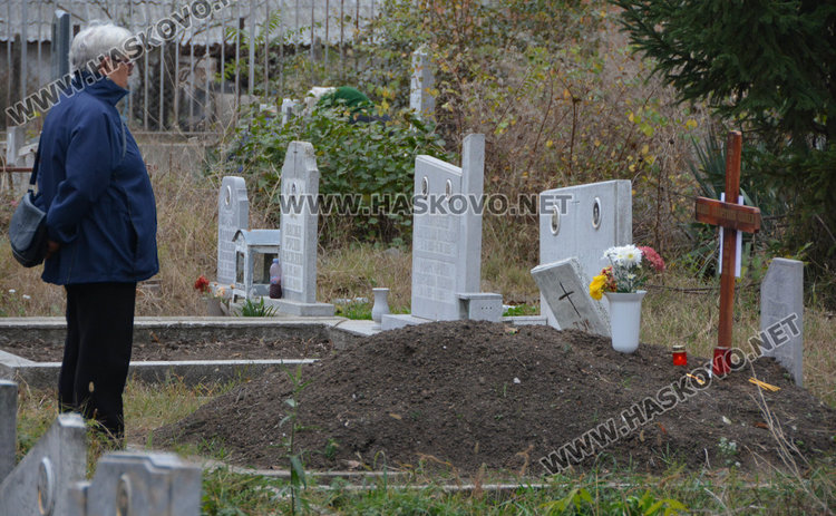 Хасковлии с почит към мъртвите на Архангелова задушница