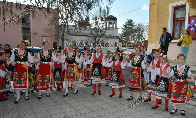 Българи, турци и роми отбелязаха заедно Празника на плодородието във Войводово