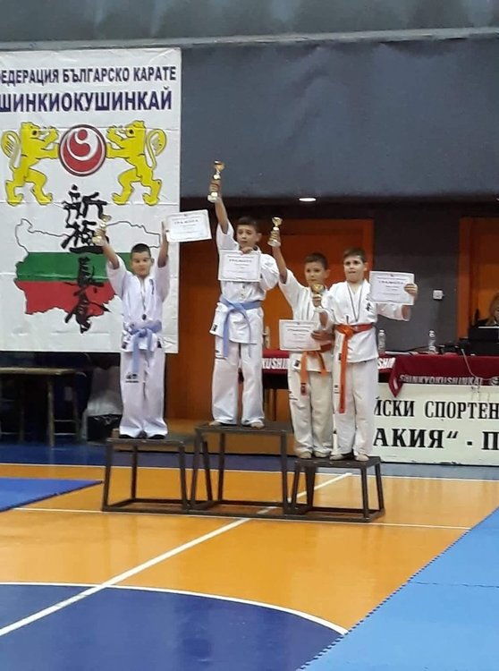 Два медала за димитровградските каратисти