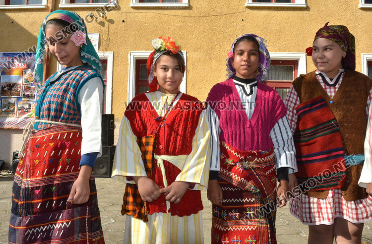 Българи, турци и роми отбелязаха заедно Празника на плодородието във Войводово