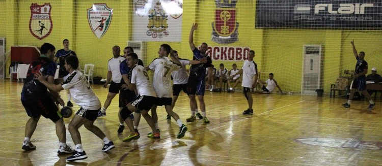 Хандбалистите на Хасково стартираха с две победи в „Б” група