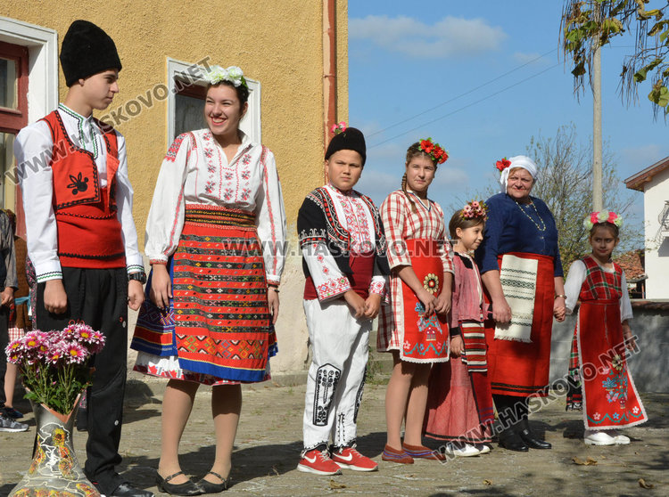 Българи, турци и роми отбелязаха заедно Празника на плодородието във Войводово