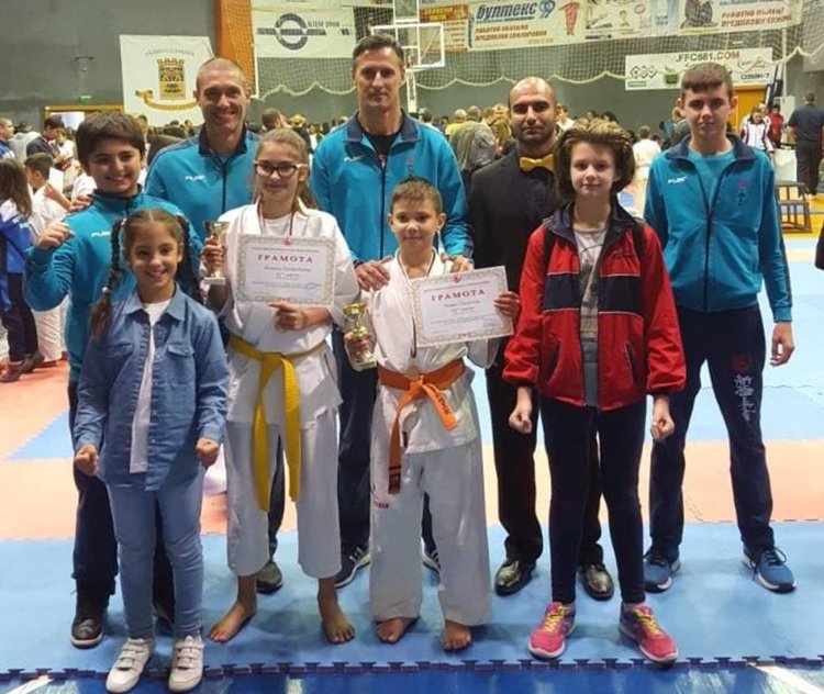 Два медала за димитровградските каратисти