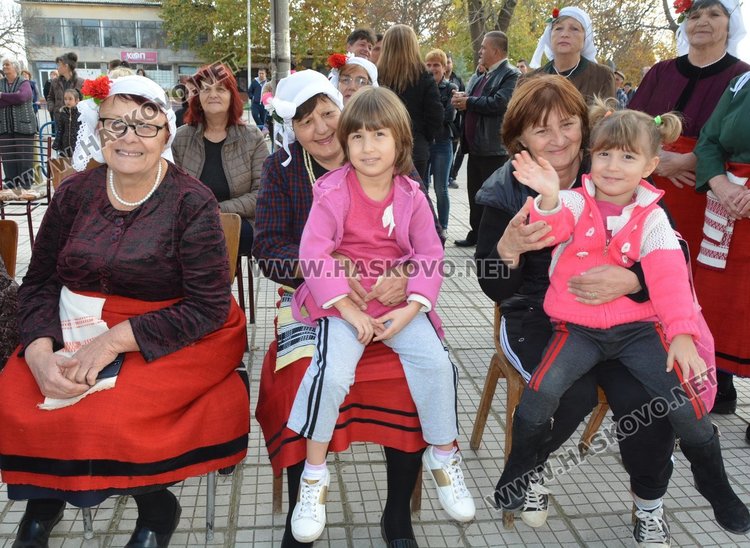 Българи, турци и роми отбелязаха заедно Празника на плодородието във Войводово