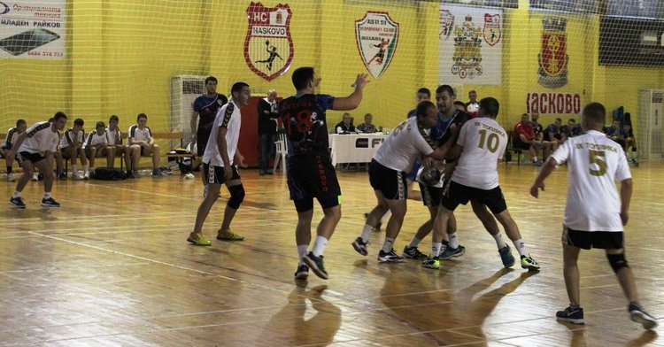 Хандбалистите на Хасково стартираха с две победи в „Б” група