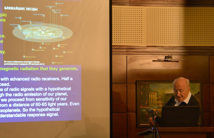 Втори ден конференцията за НЛО продължава с пълна зала