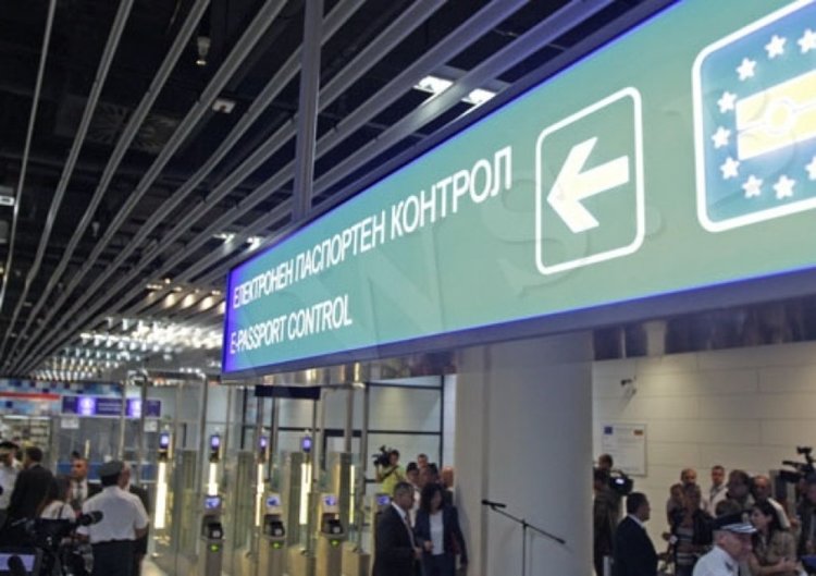 Гражданска инициатива иска президентът да свика КСНС за летище София