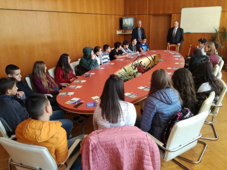 Деветокласници се учат на лична безопасност и реакция при критична ситуация