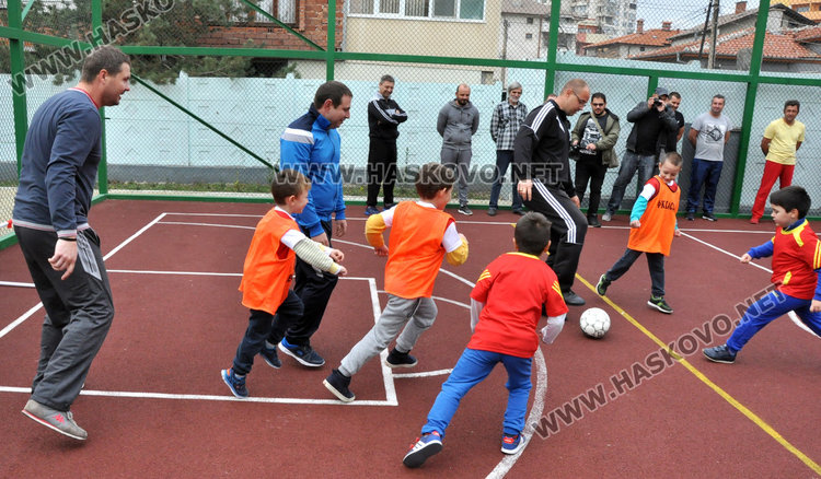 Бащи и деца от градина “Щурче“ в спортна надпревара