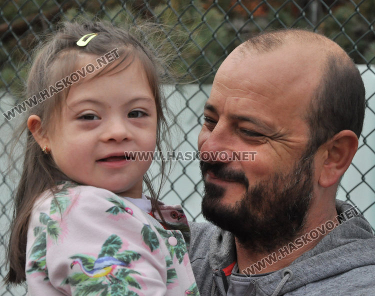 Бащи и деца от градина “Щурче“ в спортна надпревара