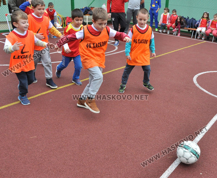 Бащи и деца от градина “Щурче“ в спортна надпревара