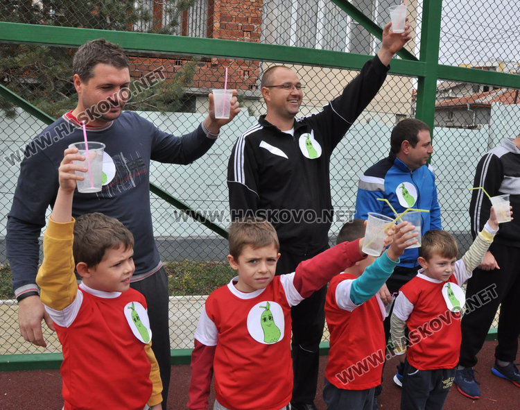 Бащи и деца от градина “Щурче“ в спортна надпревара