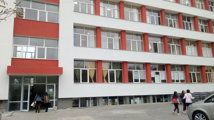 Училище "Славейков" вече приюти всички свои ученици под един покрив 