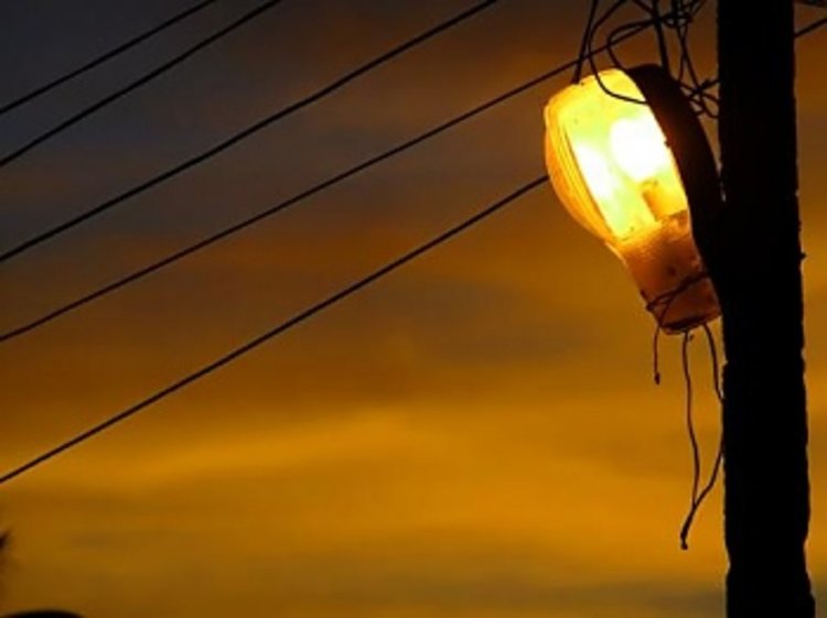 Със смяната на часа, тъмнина превзема улиците на Първомай 